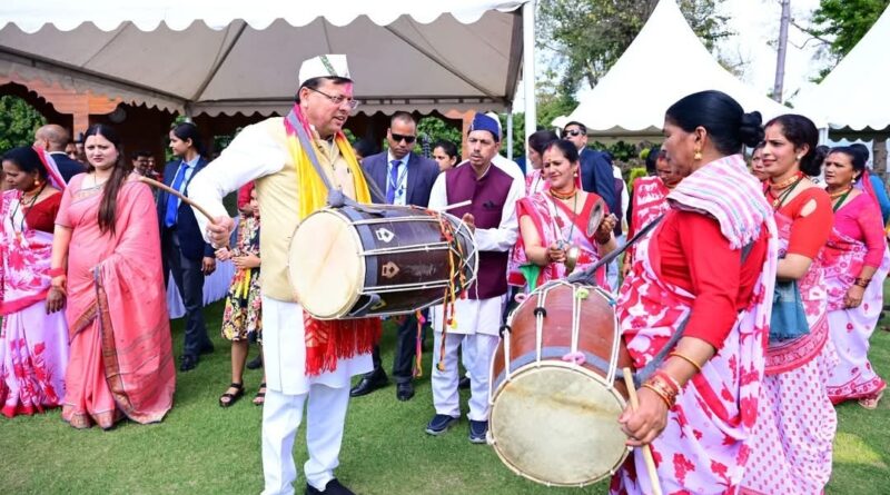 *अबीर-गुलाल संग और निखरे लोक संस्कृति के रंग*